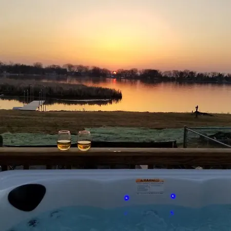 Gorgeous Nautical 2Bed 2Bath Lake House Chain O Lakes With Hot Tub