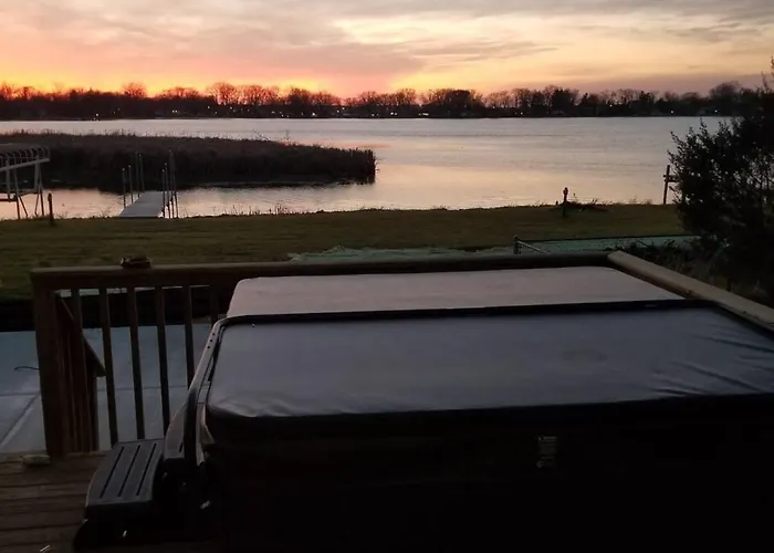 Holiday home Gorgeous Nautical 2bed 2bath House Chain O Lakes With Hot Tub *