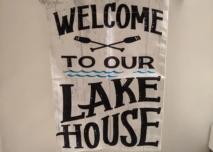 Gorgeous Nautical 2bed 2bath House Chain O Lakes With Hot Tub Holiday home